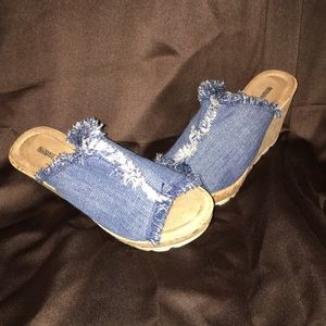 Minnetonka Size 7 denim wedge sandals